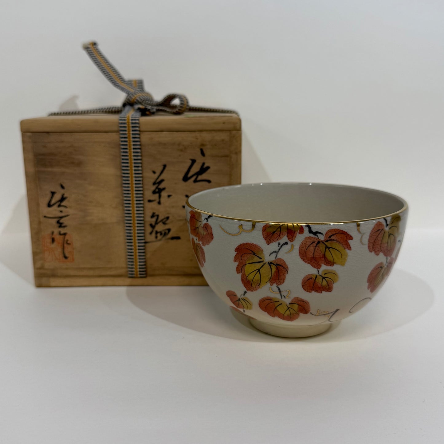 SBKTB117  色絵蔦茶碗