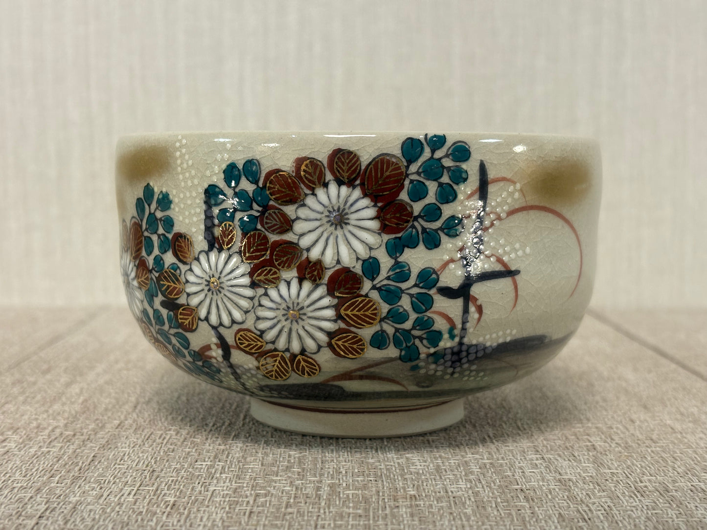 SBKTB147   九谷焼　金彩色絵　秋草　茶碗
